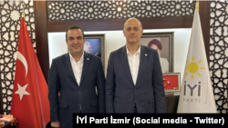 İYİ Parti Genel Merkezi tarafından görevden alınan İzmir İl Başkanı Sinan Bezircioğlu ve partinin İzmir Büyükşehir Belediye Başkan Adayı Ümit Özlale.