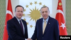 Gazze'de sürdürülebilir ateşkes çabaları kapsamında bölge turuna çıkan İngiltere Dışişleri Bakanı David Cameron, son durağı İstanbul’da Cumhurbaşkanı Erdoğan’la görüştü.