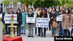 Một cuộc tuần hành vì nhân quyền cho Việt Nam của cộng đồng người Việt tại Canada. (Ảnh chụp từ Youtube Thu Tran)