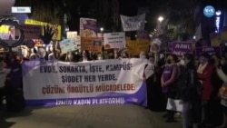 İzmir’de Kadınlar Şiddete Karşı Yürüdü