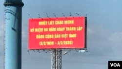 Một billboard ở ngoại thành thành phố Hồ Chí Minh chào mừng 90 năm ngày thành lập Đảng Cộng sản Việt Nam. Hình minh họa.