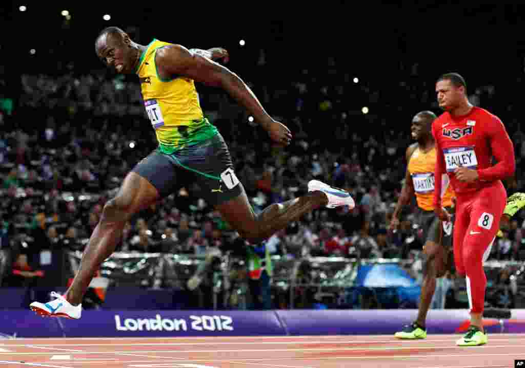 5/8/2012: Tay đua Usain Bolt của Jamaica về đến mức trong bộ môn 100 mét tại Olympic London. (AP Photo/David J. Phillip, File)