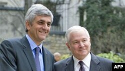 Fransa ve Amerika Savunma Bakanları Herve Morin ve Robert Gates