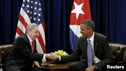 Başkan Barack Obama, geçen Eylül ayında New York'taki BM Genel Kurulu toplantıları sırasında bir araya geldiği Küba Devlet Başkanı Raul Castro'yla