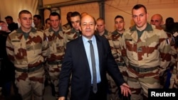 Bộ trưởng Quốc phòng Pháp Jean-Yves Le Drian.