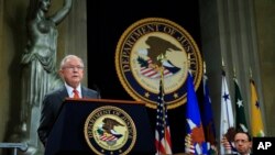 Bộ trưởng Tư pháp Jeff Sessions đọc diễn văn tại hội nghị thượng đỉnh về Tự do Tôn giáo tổ chức tại Bộ Tư pháp ngày 30/7/2018. 