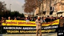 Afganistan'da Türk el Kaide militanlarının Amerikan ordusu tarafından öldürülmesini protesto eden kişiler