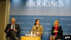 Brookings Enstitüsü'ndeki toplantıya katılan Kadir Has Üniversitesi öğretim üyesi Soli Özel, Amerika ve Avrupa Merkezi Direktörü Fiona Hill ve TÜSİAD Başkanı Ümit Boyner