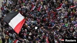 Người biểu tình tụ tập tại Quảng trường Tahrir ở Cairo, Ai Cập, 3/6/2012