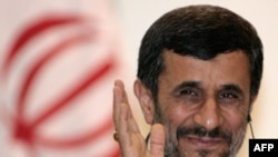 Tổng thống Iran Mahmoud Ahmadinejad đã làm đơn xin nhập cảnh Hoa Kỳ, như một thành viên phái đoàn Iran dự Hội nghị Hạt Nhân Liên Hiệp Quốc tại New York.