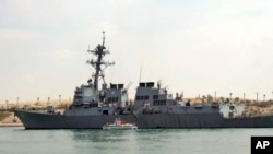 Hình tư liệu - Tàu khu trục mang tên lửa điều hướng USS Mason tuần tra ở Ismailia, Ai Cập, ngày 12 tháng 3 năm 2011. 